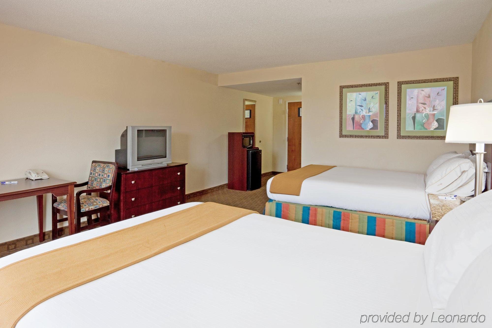 Holiday Inn Express Hotel And Suites Petersburg - Fort Lee By Ihg Exterior photo